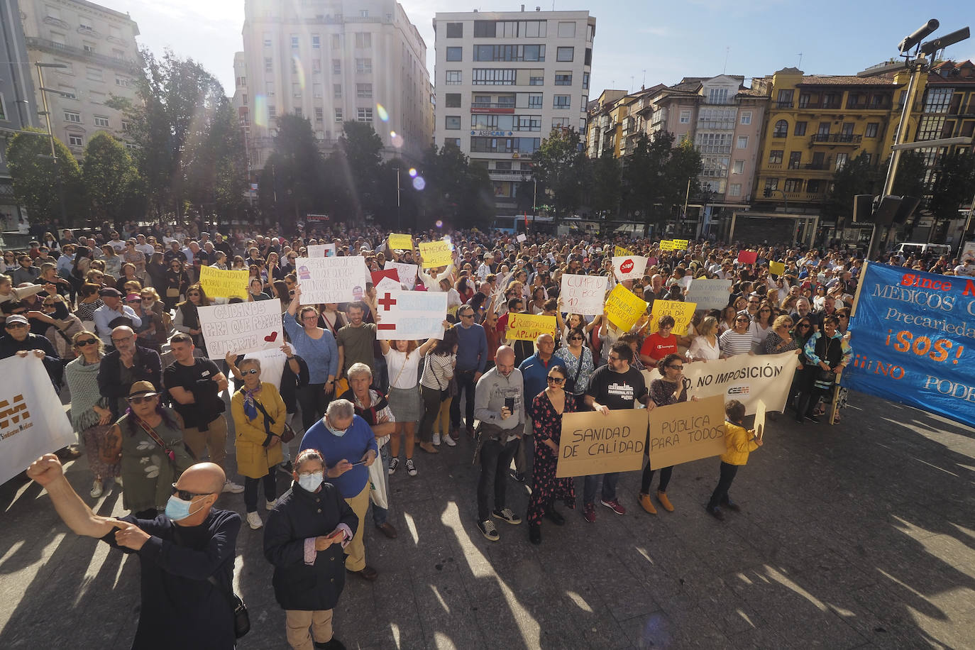 Fotos Médicos y ciudadanos se únen en Santander para reclamar la